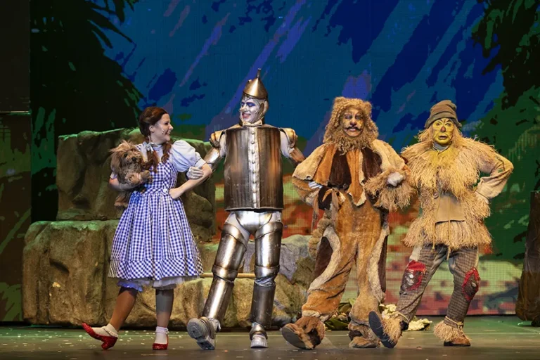 Musical Magico de Oz - realização Escola Black & Red